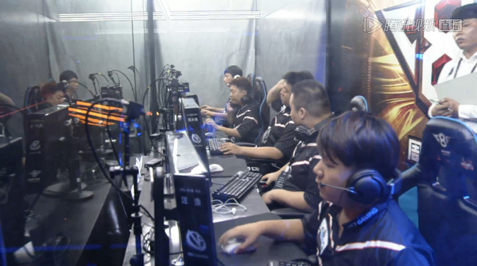 lmbt 与 STYKO 和 oskar 组建了一个新团队。